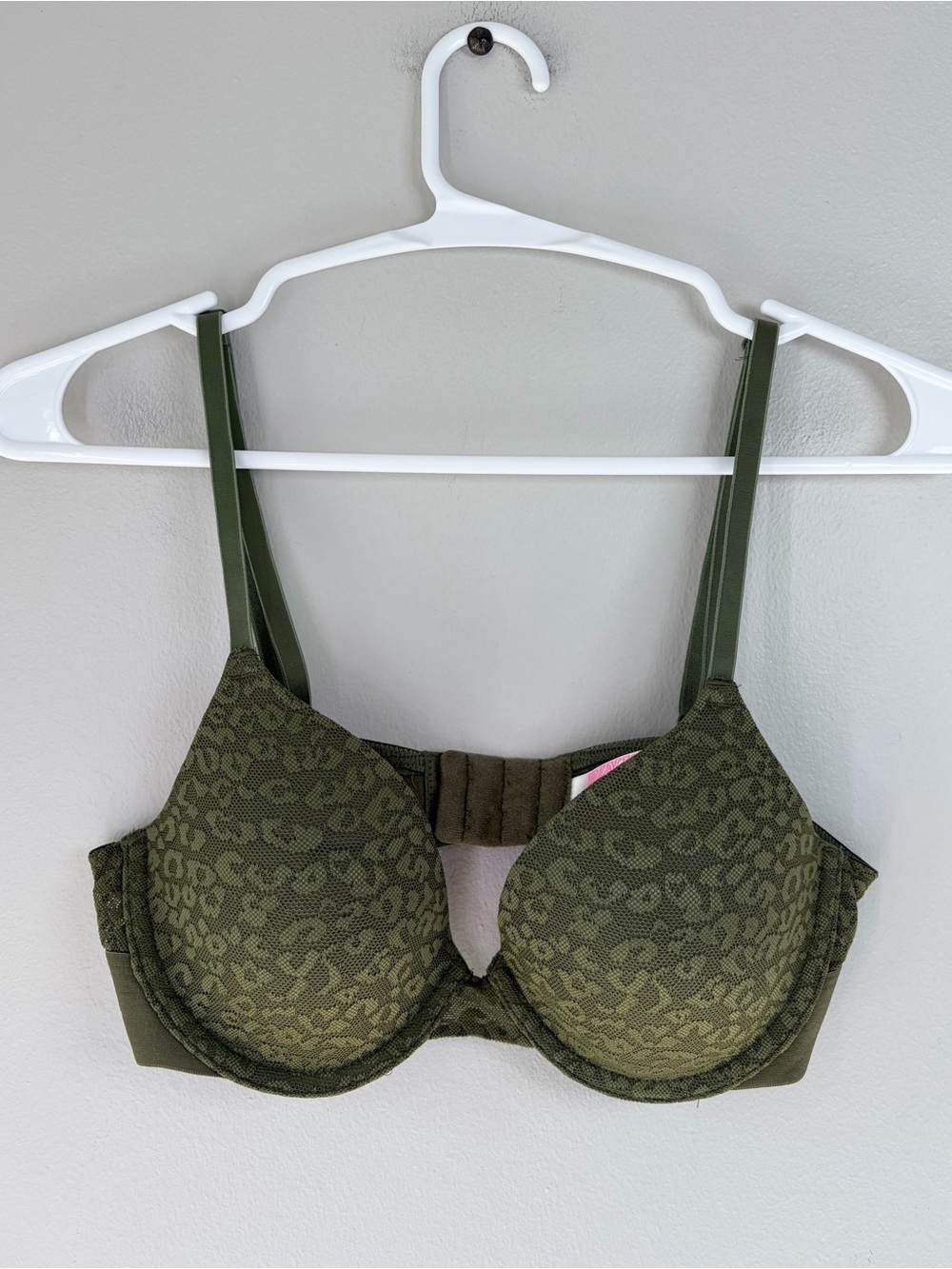 PINK VS 34B Green Leopard Print Lace Wear Everywhere Lightly Lined T-Shirt Bra
